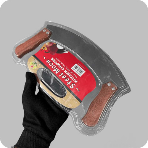 پیتزا بر دو دسته چوبی